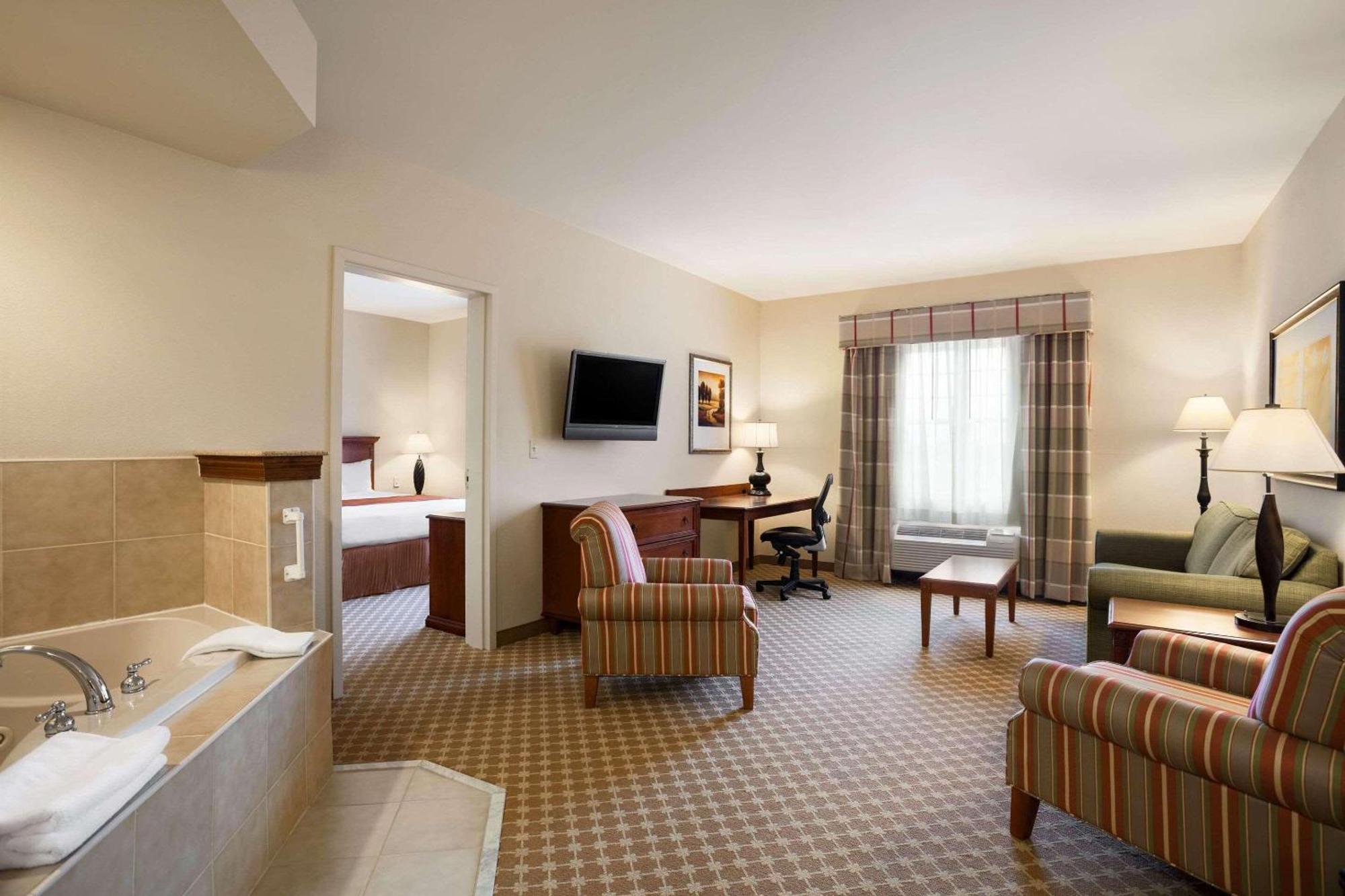 Four Points By Sheraton Bedford Manchester Airport Exterior photo