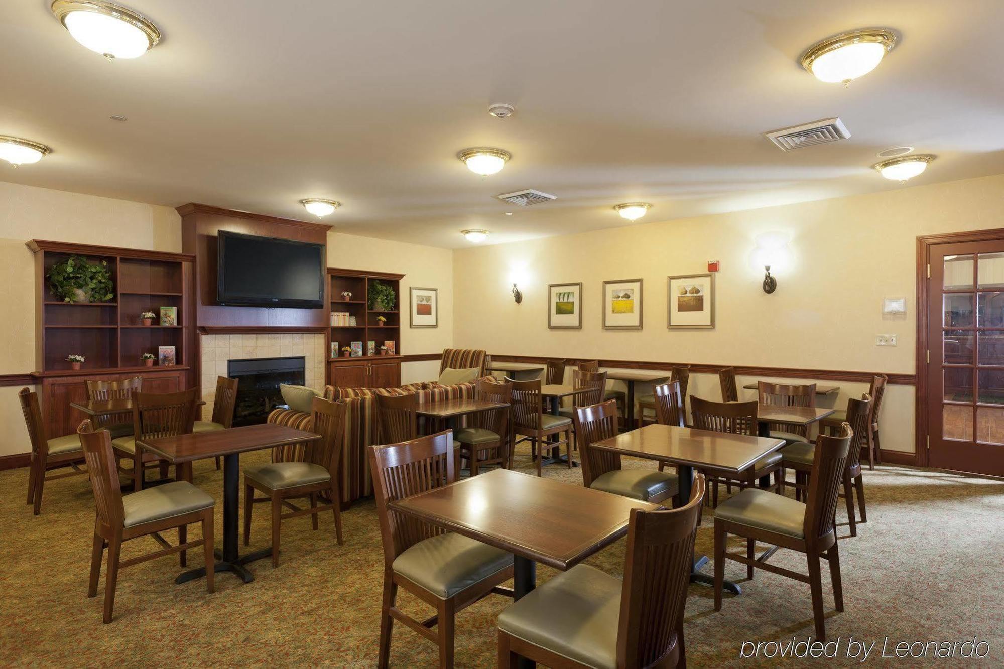 Four Points By Sheraton Bedford Manchester Airport Restaurant photo